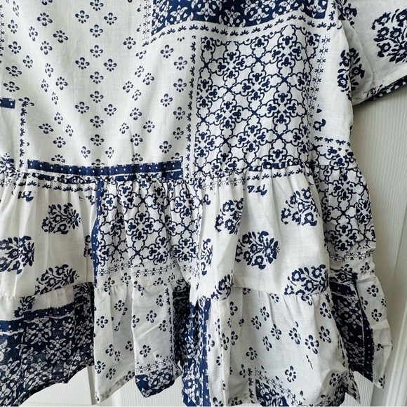 NWT Forever 21 Blue and White Patterned Blouse - Picture 2 of 6